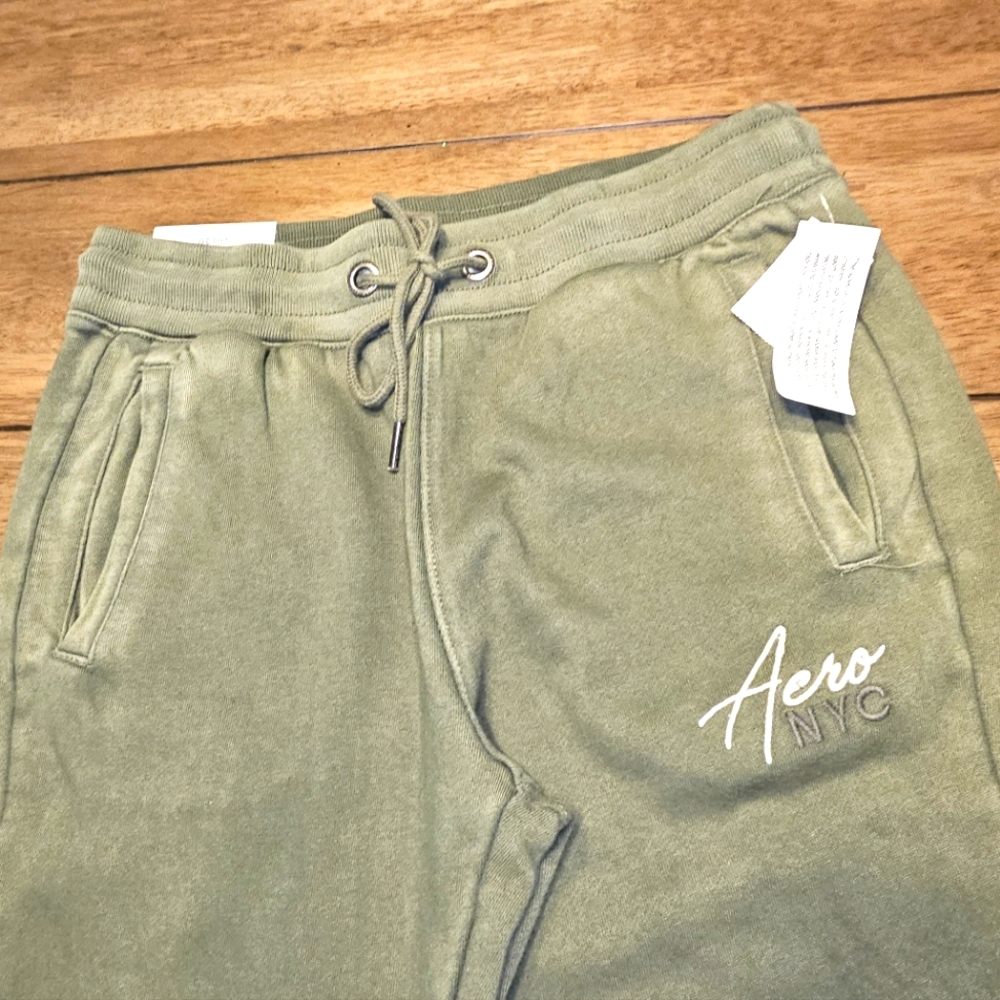 Aero NYC Jogger Sweatpants in Green